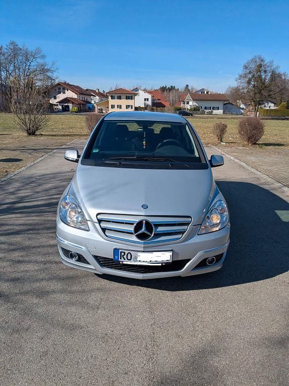 Gebraucht Mercedes B200 136 PS (100 kW) 2010 Silber Van / Kleinbus
