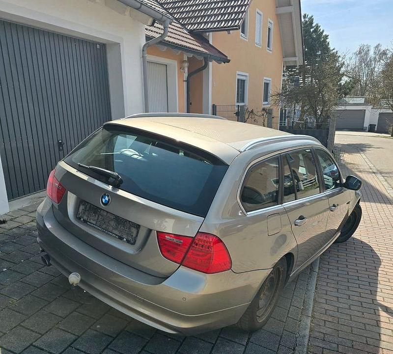Gebraucht BMW 318 143 PS (105 kW) 2012 Gold Kombi