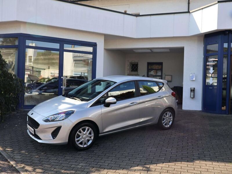 Polarsilber Gebraucht 2021 Ford Fiesta Kleinwagen | 14.250 € (Fairer Preis) - Bild 1/3