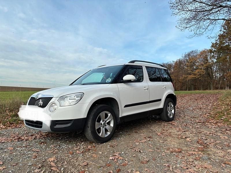 Weiß Gebraucht 2012 Skoda Yeti SUV | 6.666 € (Fairer Preis) - Bild 1/4