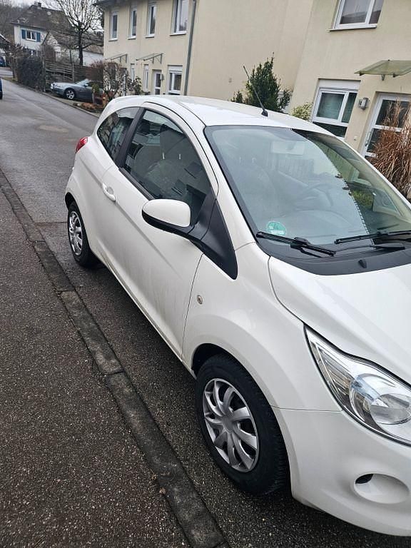 Gebraucht Ford Ka Cool & Sound Edition 69 PS (50 kW) 2016 Weiß Kleinwagen