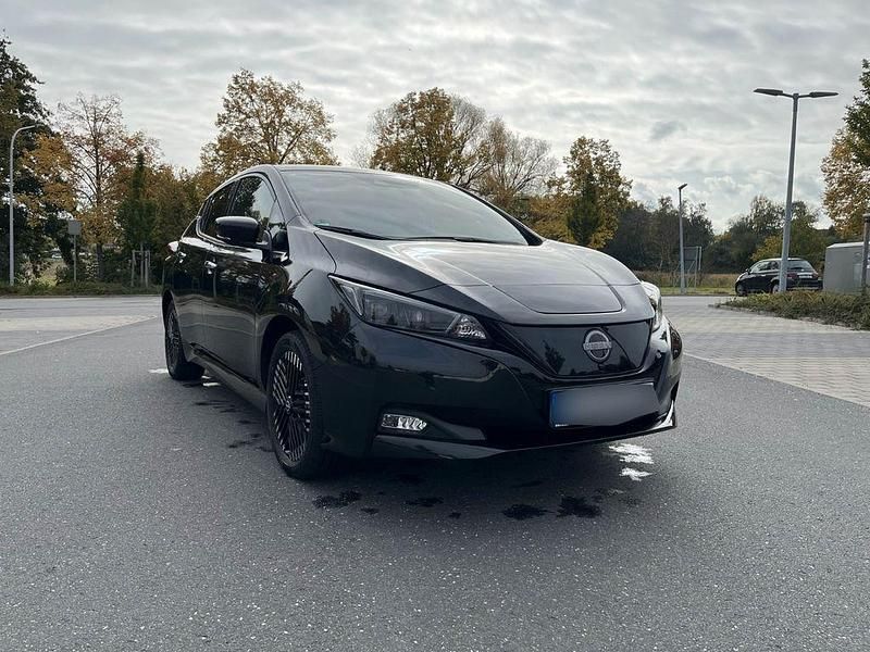 Schwarz Gebraucht 2022 Nissan Leaf N-Connecta Kleinwagen | 22.999 € (Etwas zu teuer) - Bild 1/4