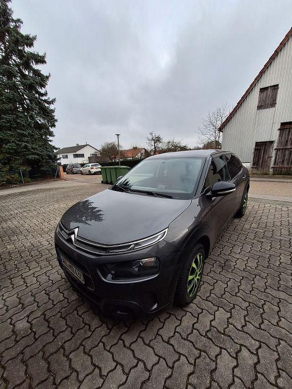 Grau Gebraucht 2019 Citroën C4 Feel Limousine | 9.500 € (Fairer Preis) - Bild 1/4