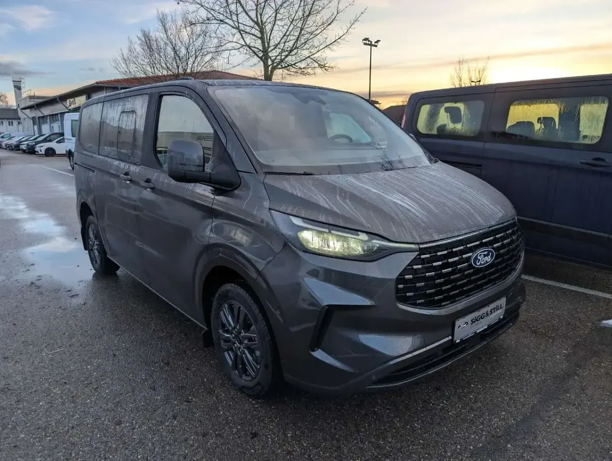 Neu Ford Tourneo Custom Titanium 232 PS (170 kW) 2026 Grau Van