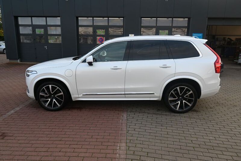 Crystal white / metallic Gebraucht 2021 Volvo XC90 Inscription SUV | 59.900 € - Bild 1/4