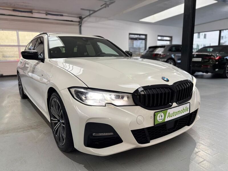 Weiß Gebraucht 2021 BMW 330 M Sport Kombi | 26.299 € (Fairer Preis) - Bild 1/4