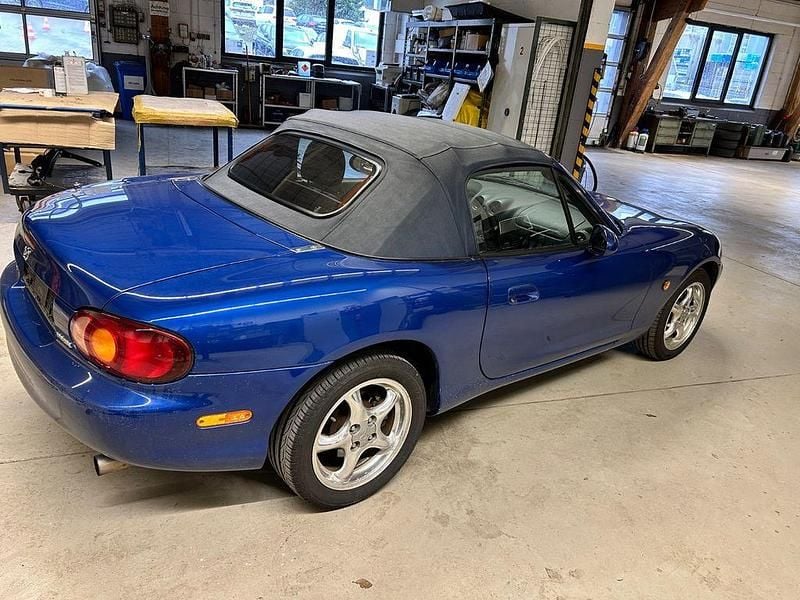 Gebraucht Mazda MX5 Edition 140 PS (102 kW) 1999 Blau Cabrio