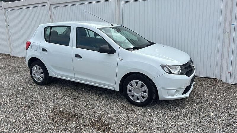 Gebraucht Dacia Sandero 75 PS (55 kW) 2013 Weiß Limousine
