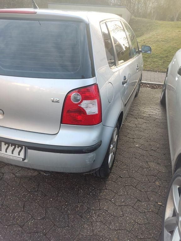 Gebraucht VW Polo Basis 64 PS (47 kW) 2003 Silber Limousine