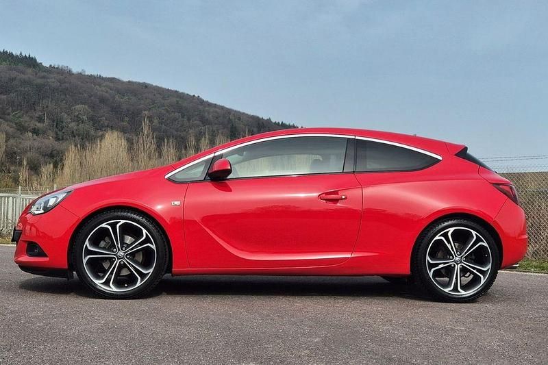 Gebraucht Opel Astra GTC Innovation 179 PS (131 kW) 2012 Rot Coupé