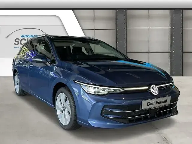 Gebraucht VW Golf VIII Style 150 PS (110 kW) 2024 Anemonenblau metallic Kombi