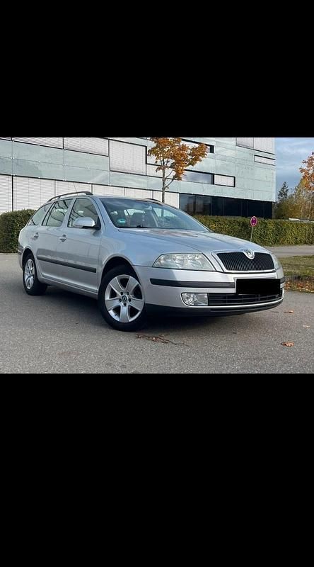 Grau Gebraucht 2007 Skoda Octavia Kombi | 6.200 € (Teuer) - Bild 1/4