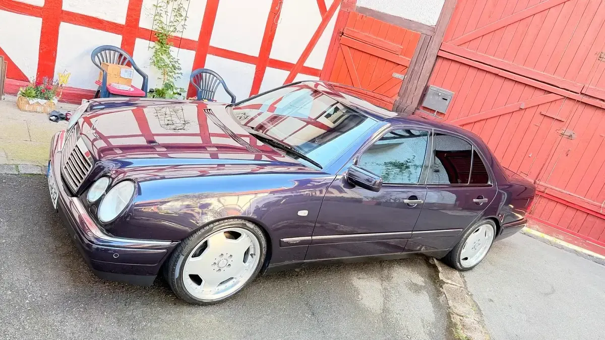 Gebraucht Mercedes E320 220 PS (161 kW) 1997 Violet Limousine