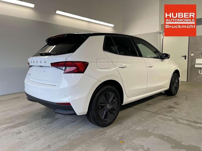 Neu Skoda Fabia Dynamic 116 PS (85 kW) 2025 [2y1z] moon white metallic / dach schwarz Kleinwagen