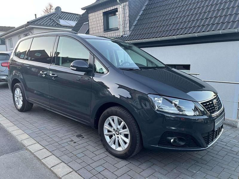 Grau Gebraucht 2017 Seat Alhambra Style Van / Kleinbus | 19.990 € (Guter Preis) - Bild 1/4