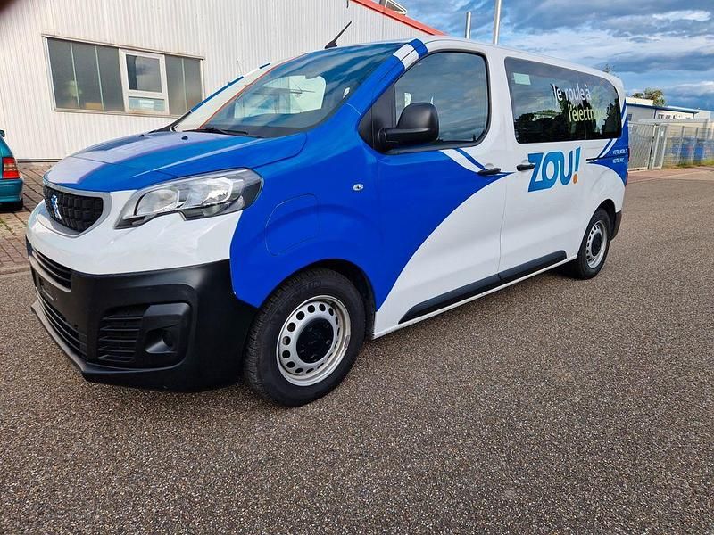 Weiß Gebraucht 2021 Peugeot e-Traveller Van / Kleinbus | 15.900 € - Bild 1/4