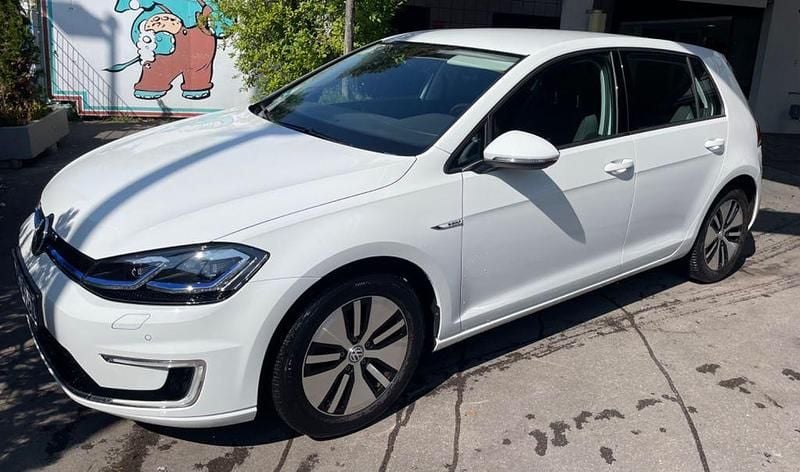 Weiß Gebraucht 2017 VW e-Golf Kleinwagen | 13.700 € (Fairer Preis) - Bild 1/4