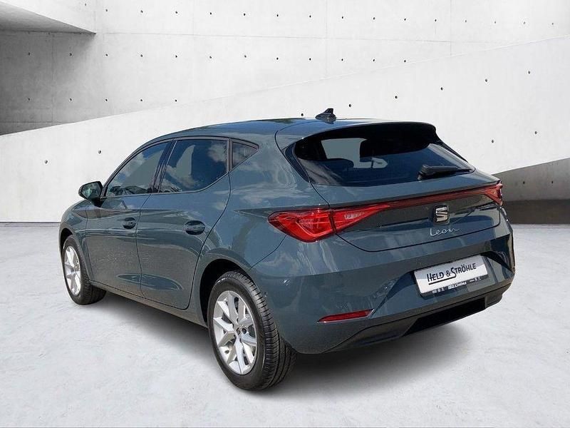 Neu Seat Leon 150 PS (110 kW) 2025 Blau Limousine