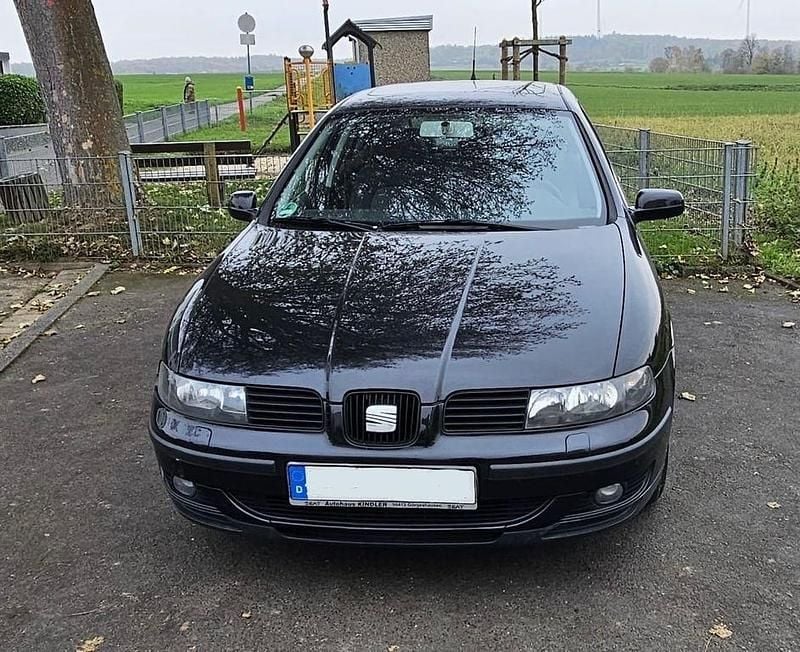 Second-hand Seat Leon 101 CP (74 kW) 2000 Negru Hatchback