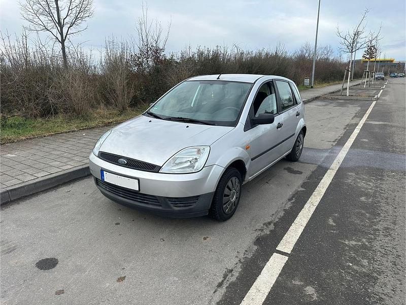 Silber Gebraucht 2005 Ford Fiesta Limousine | 1.300 € (Fairer Preis) - Bild 1/4