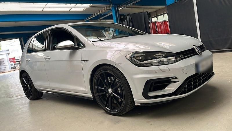 Weiß Gebraucht 2018 VW Golf VII R Limousine | 27.888 € (Fairer Preis) - Bild 1/4