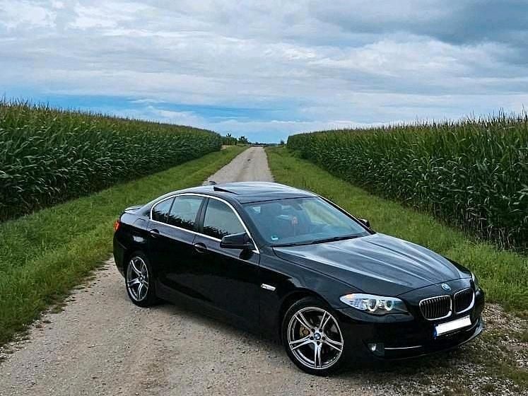 Schwarz Gebraucht 2013 BMW 520 M Sport Limousine | 12.900 € (Fairer Preis) - Bild 1/4