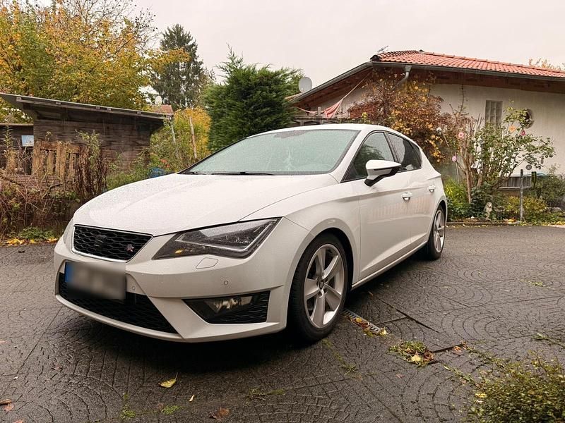 Weiß Gebraucht 2015 Seat Leon FR Limousine | 9.300 € (Guter Preis) - Bild 1/4