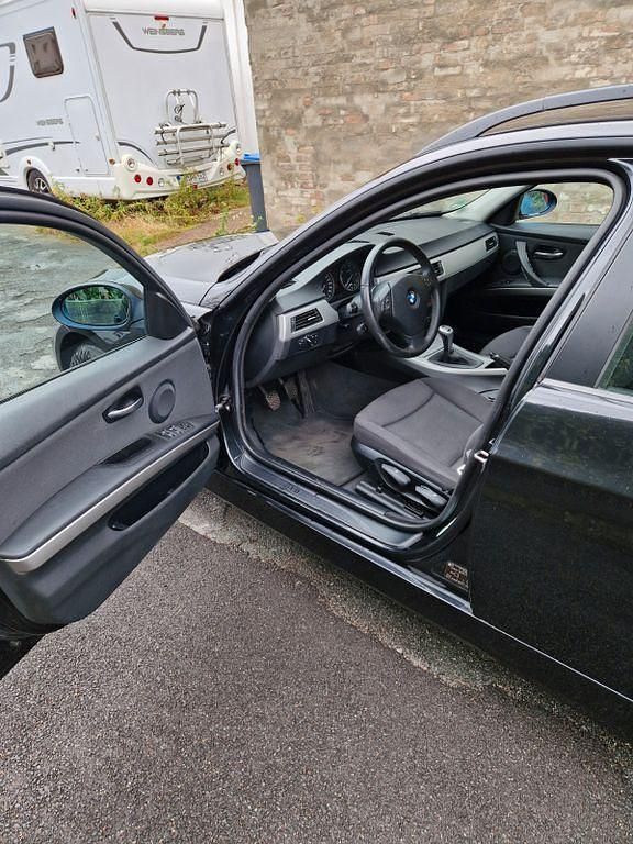 Gebraucht BMW 318 143 PS (105 kW) 2008 Schwarz Kombi