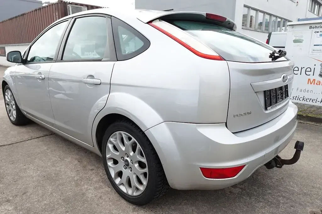 Gebraucht Ford Focus Sport 116 PS (85 kW) 2009 Silber Limousine