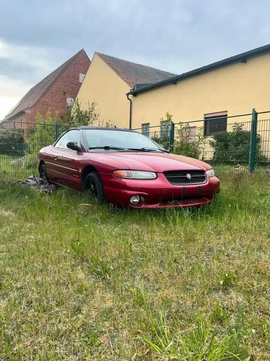 Używany Chrysler Stratus 130 KM (95 kW) 1998 Czerwony Kabriolet