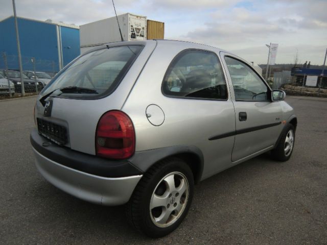 Gebraucht Opel Corsa Edition 65 PS (47 kW) 2000 Silber metallic Kleinwagen