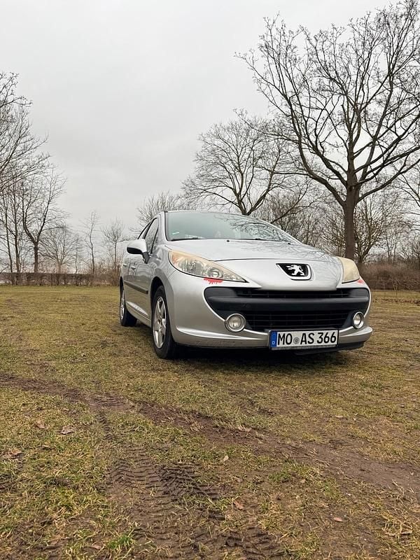 Gebraucht Peugeot 207 95 PS (69 kW) 2009 Silber Kleinwagen