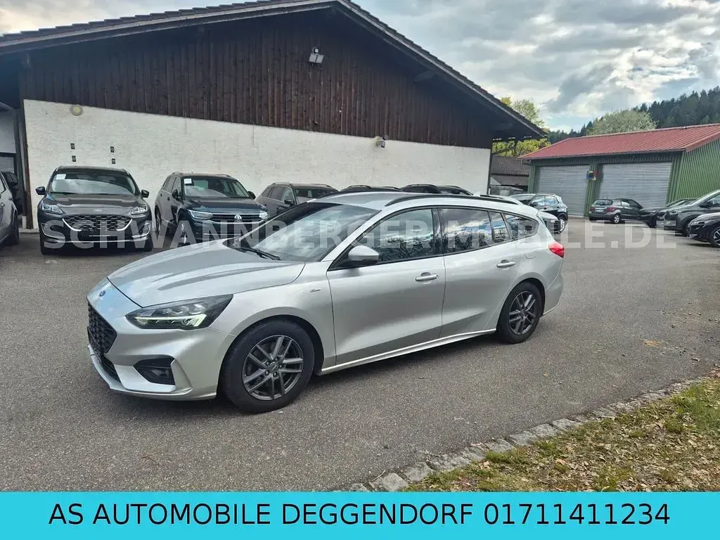 Usado Ford Focus ST-Line 120 CV (88 kW) 2020 Plateado Berlina