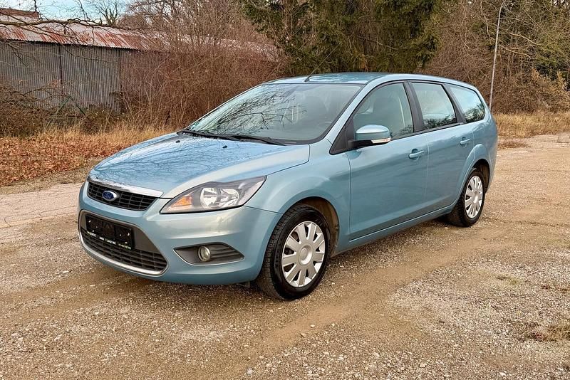 Grau Gebraucht 2009 Ford Focus Kombi | 1.900 € (Guter Preis) - Bild 1/4