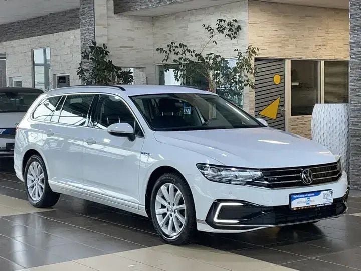 Weiß Gebraucht 2021 VW Passat GTE Kombi | 18.900 € (Superpreis) - Bild 1/4