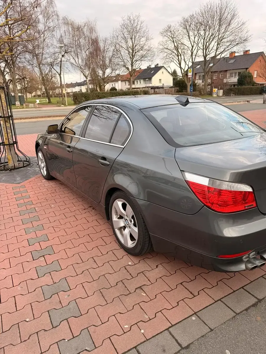 Gebraucht BMW 530 258 PS (189 kW) 2004 Silber Limousine