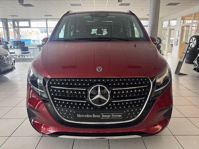 Gebraucht Mercedes V300 237 PS (174 kW) 2025 Rot Van / Kleinbus