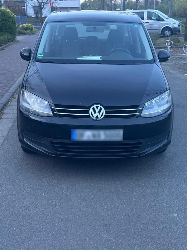 Second-hand VW Sharan 140 CP (102 kW) 2012 Negru Monovolum