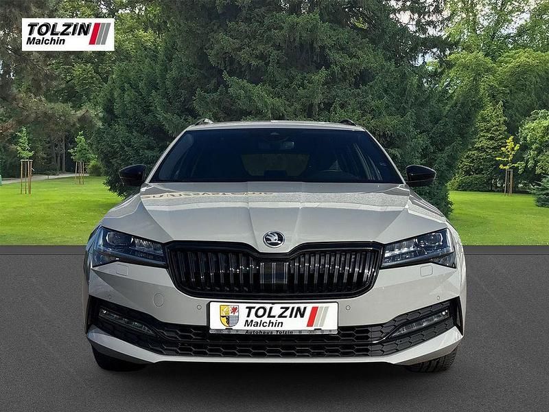 Grau Gebraucht 2022 Skoda Superb SportLine Kombi | 27.400 € (Teuer) - Bild 1/3