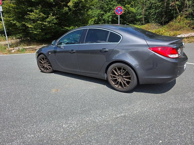 Grau Gebraucht 2010 Opel Insignia Limousine | 2.499 € (Fairer Preis) - Bild 1/4