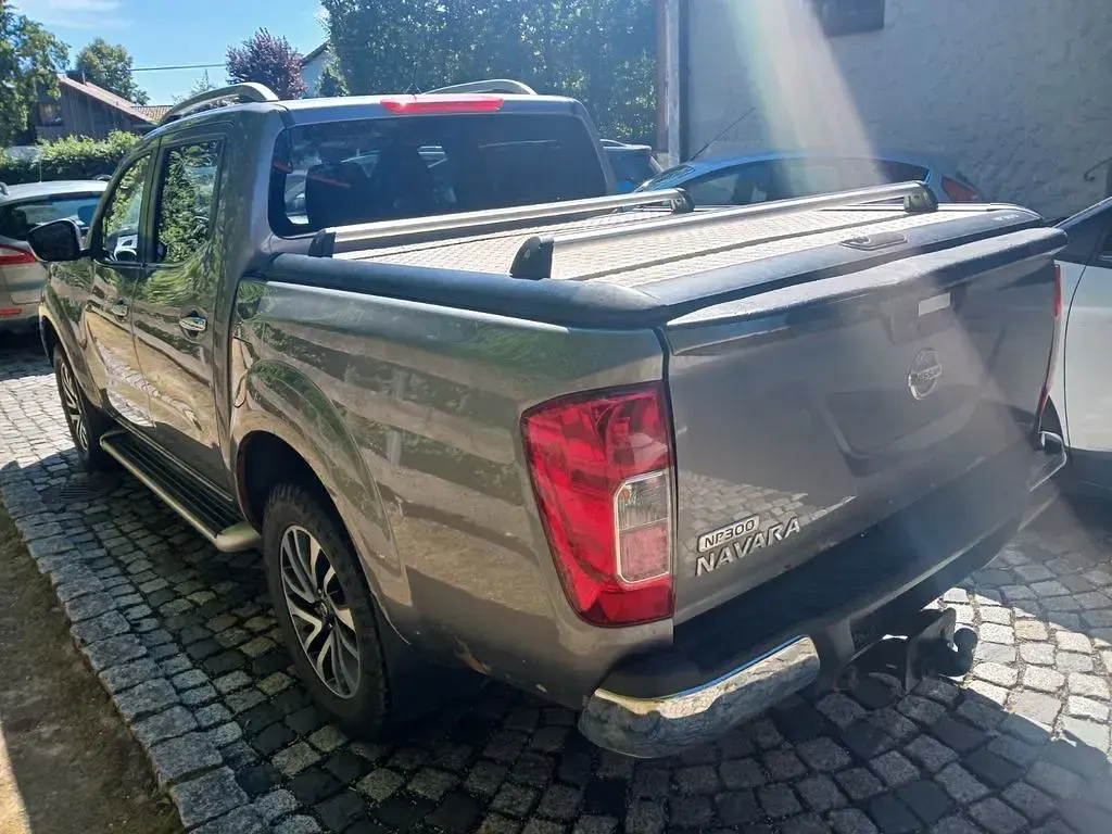 Gebraucht Nissan Navara N-Connecta 190 PS (139 kW) 2016 Grau Pickup