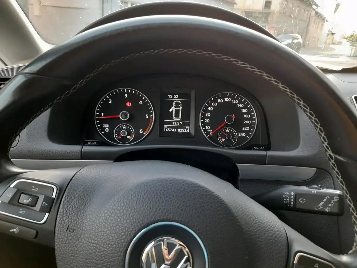 Gebraucht VW Touran 140 PS (102 kW) 2015 Schwarz Van / Kleinbus