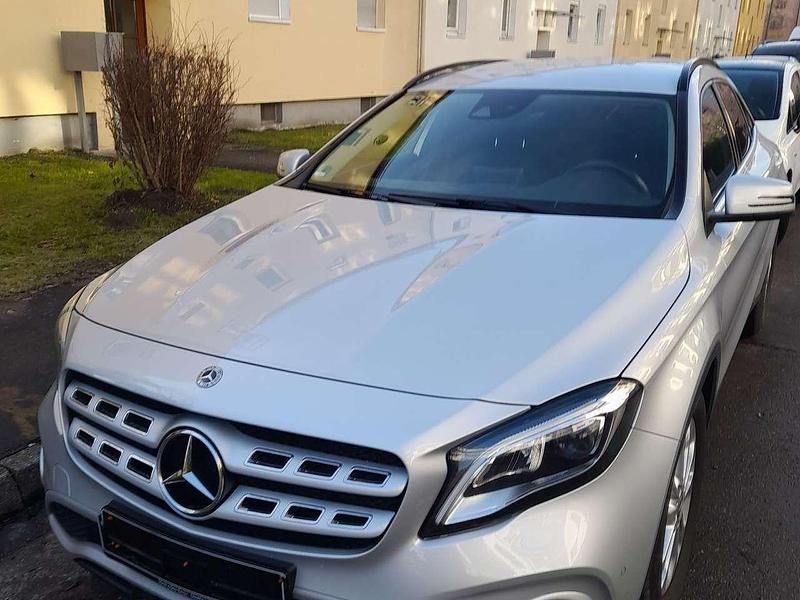 Gebraucht Mercedes GLA220 184 PS (135 kW) 2019 Silber SUV