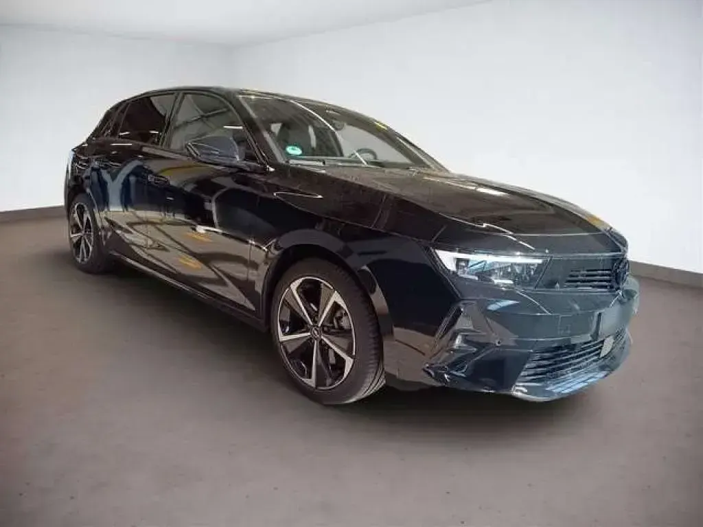 Gebraucht Opel Astra 145 PS (106 kW) 2024 Karbon schwarz metallic (metallic) Kleinwagen