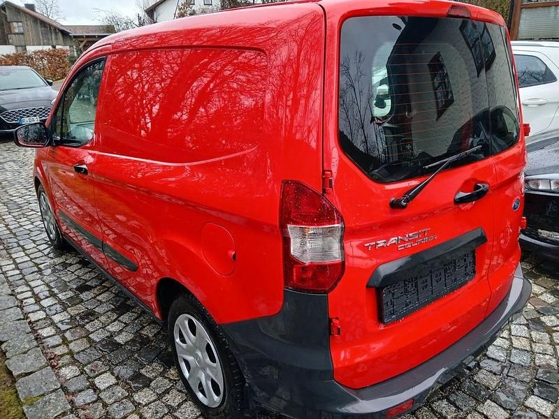 Gebraucht Ford Transit 101 PS (74 kW) 2022 Rot Van / Kleinbus