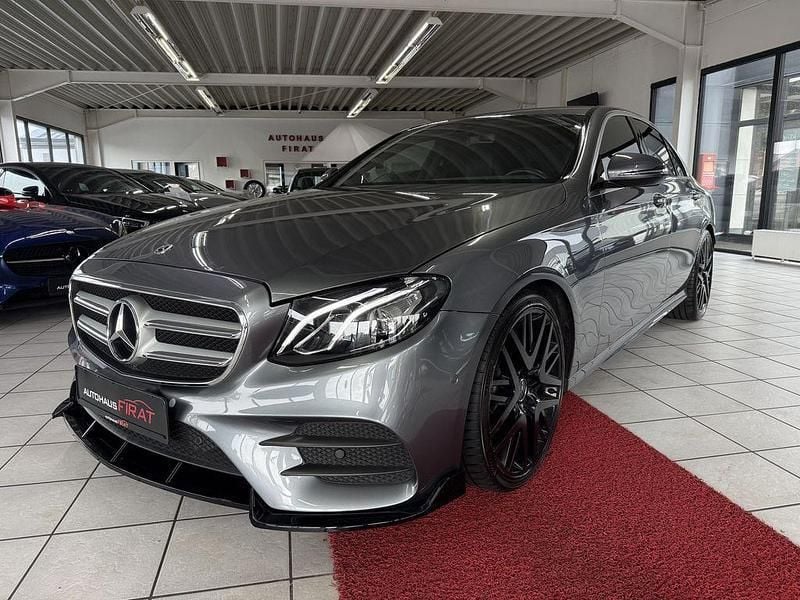 Grau Gebraucht 2019 Mercedes E200 AMG line Limousine | 30.849 € (Guter Preis) - Bild 1/3
