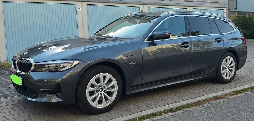 Gebraucht BMW 320e Performance 222 PS (163 kW) 2021 Grau Kombi