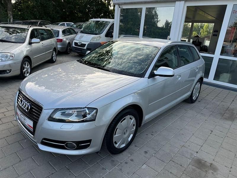 Gebraucht Audi A3 Attraction 105 PS (77 kW) 2012 Silber Kleinwagen