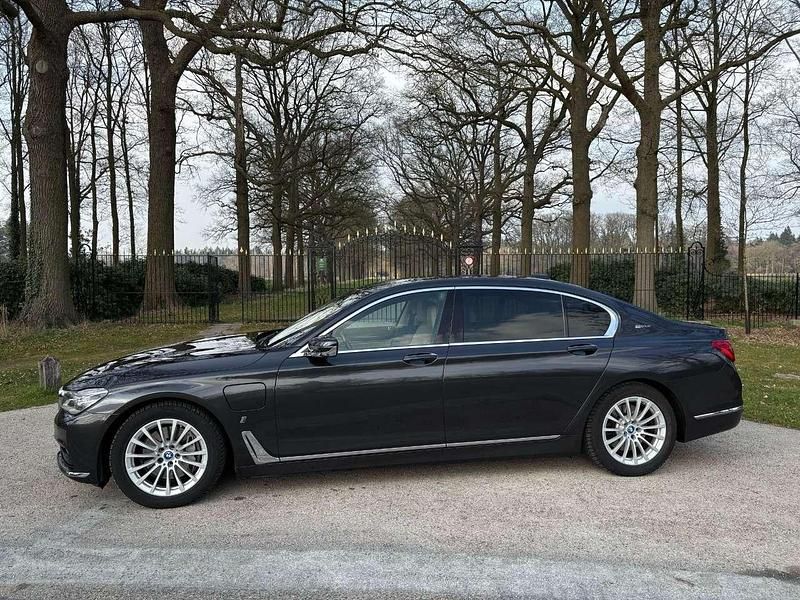 Gebraucht BMW 740L 258 PS (189 kW) 2017 Sophistograu brillanteffekt me Limousine