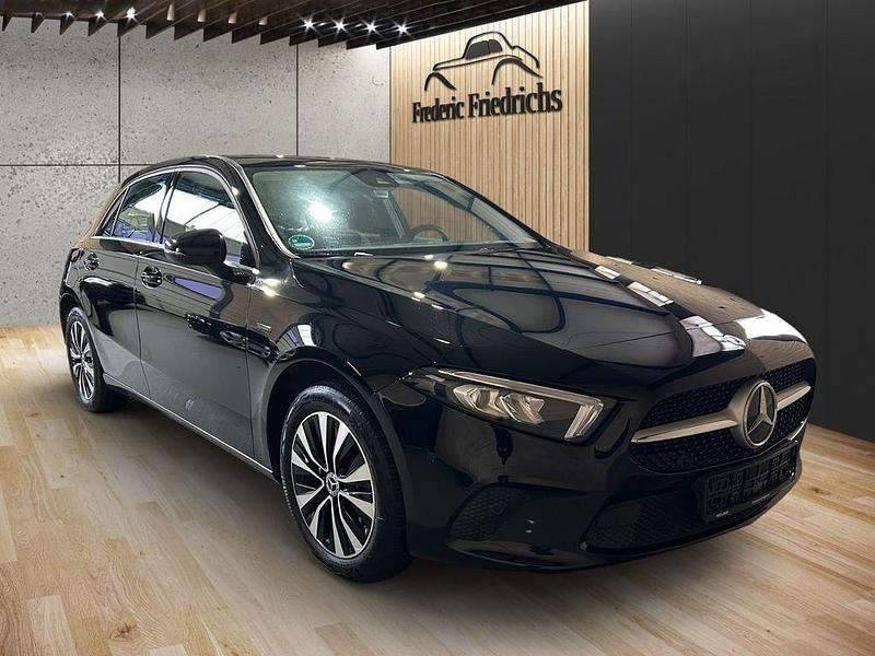 Gebraucht Mercedes A250 160 PS (117 kW) 2021 Schwarz Limousine
